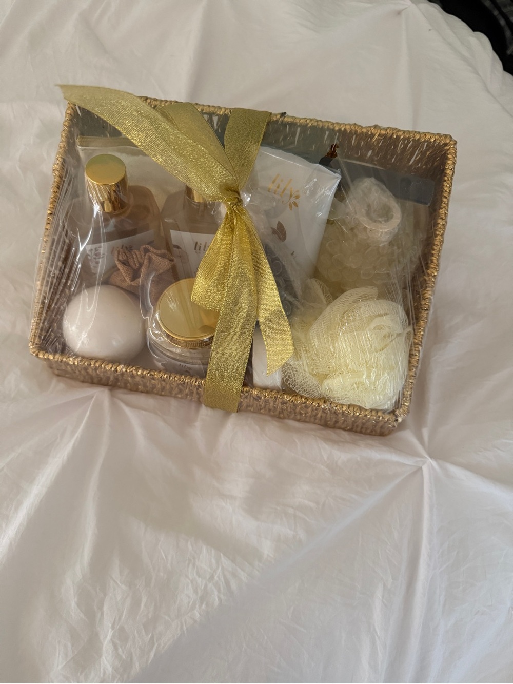 Sweet almond bath gift set